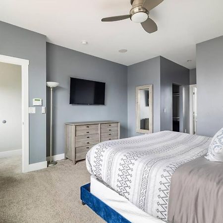 Stadiumview Villa: Pet-Friendly 4BR with City Vistas Pittsburgh Exterior photo