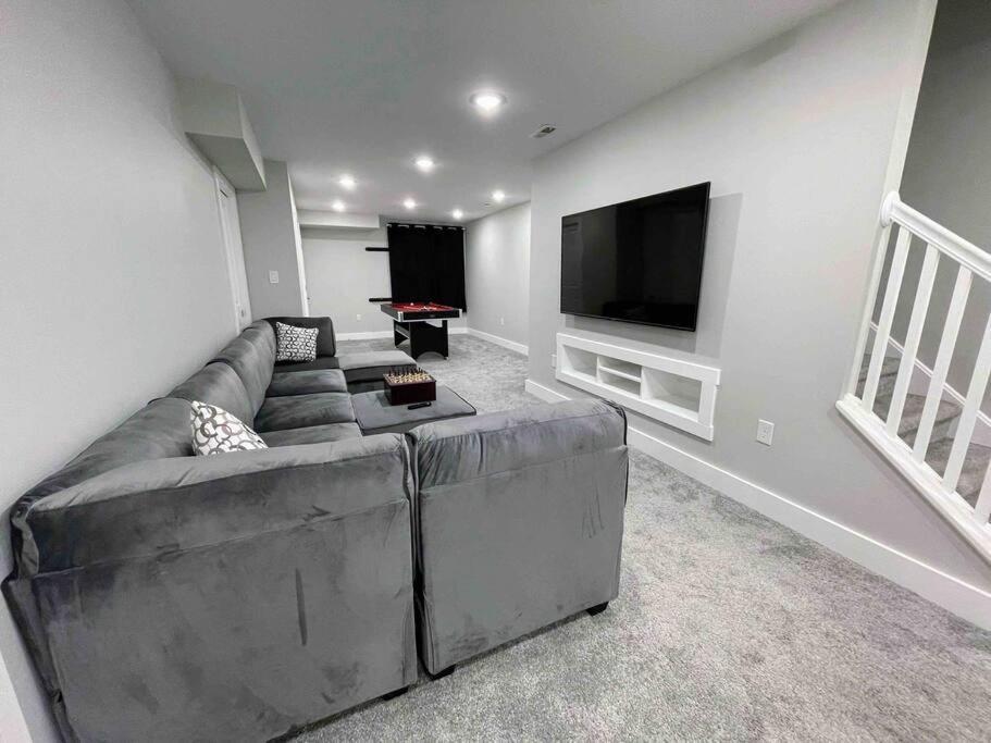 Stadiumview Villa: Pet-Friendly 4BR with City Vistas Pittsburgh Exterior photo
