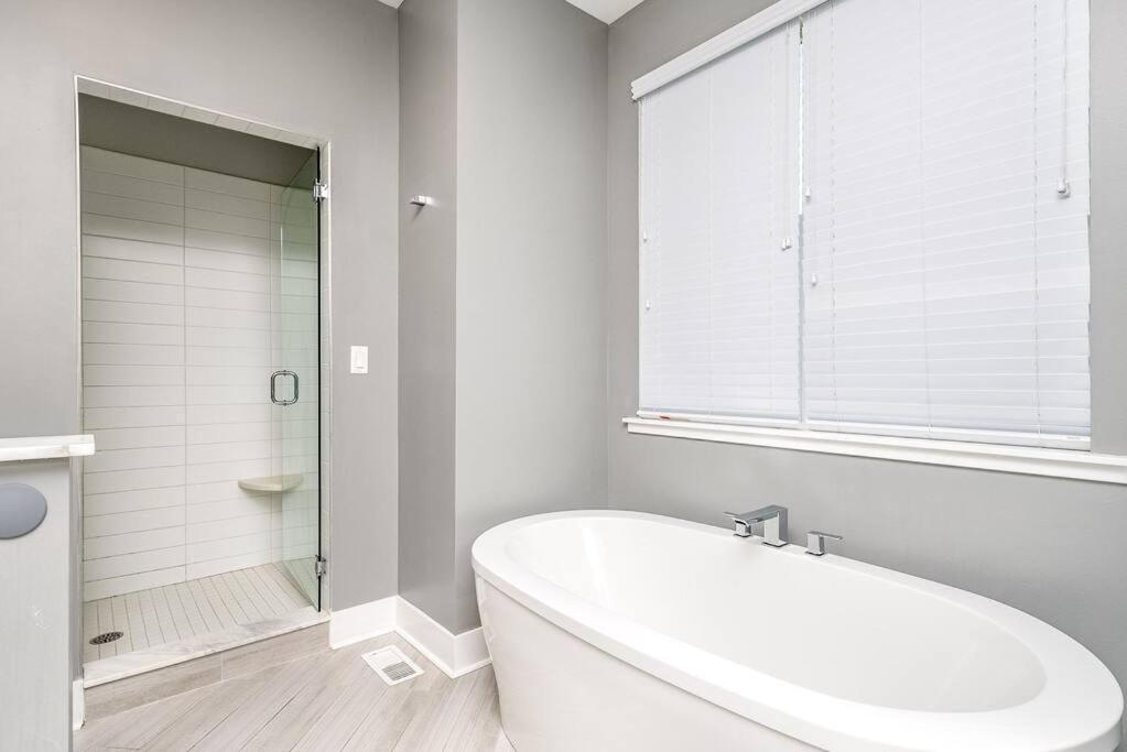 Stadiumview Villa: Pet-Friendly 4BR with City Vistas Pittsburgh Exterior photo