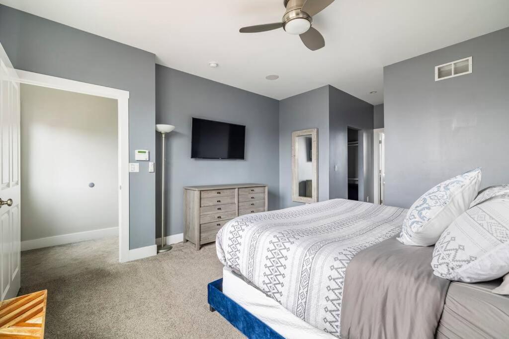 Stadiumview Villa: Pet-Friendly 4BR with City Vistas Pittsburgh Exterior photo