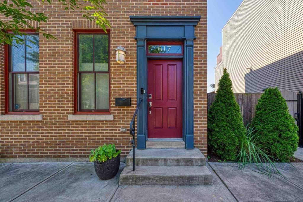 Stadiumview Villa: Pet-Friendly 4BR with City Vistas Pittsburgh Exterior photo