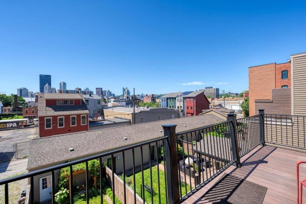Stadiumview Villa: Pet-Friendly 4BR with City Vistas Pittsburgh Exterior photo