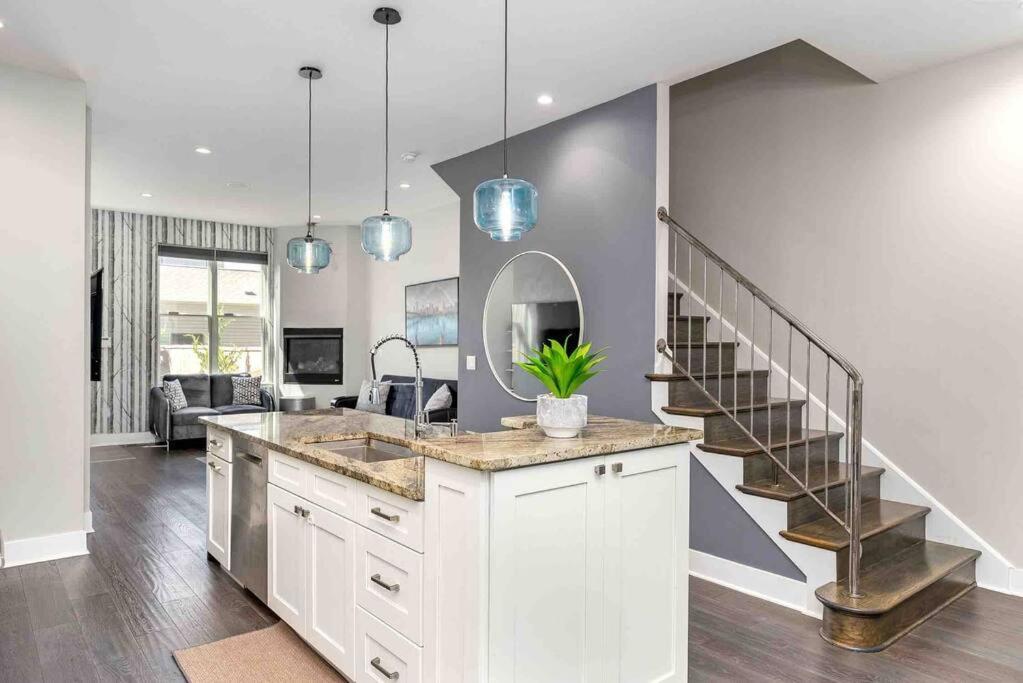 Stadiumview Villa: Pet-Friendly 4BR with City Vistas Pittsburgh Exterior photo
