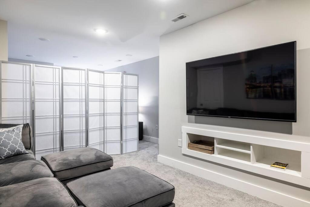 Stadiumview Villa: Pet-Friendly 4BR with City Vistas Pittsburgh Exterior photo