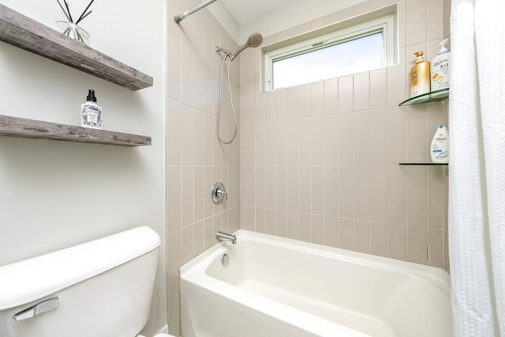 Stadiumview Villa: Pet-Friendly 4BR with City Vistas Pittsburgh Exterior photo