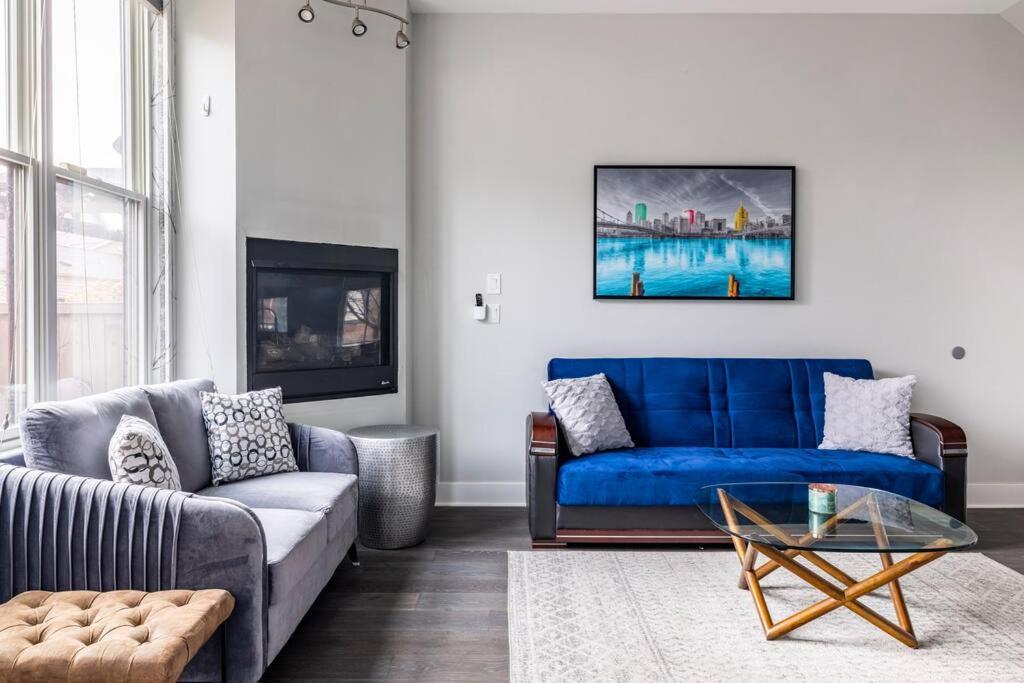 Stadiumview Villa: Pet-Friendly 4BR with City Vistas Pittsburgh Exterior photo