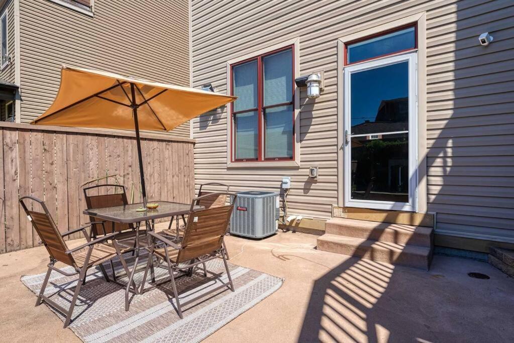 Stadiumview Villa: Pet-Friendly 4BR with City Vistas Pittsburgh Exterior photo