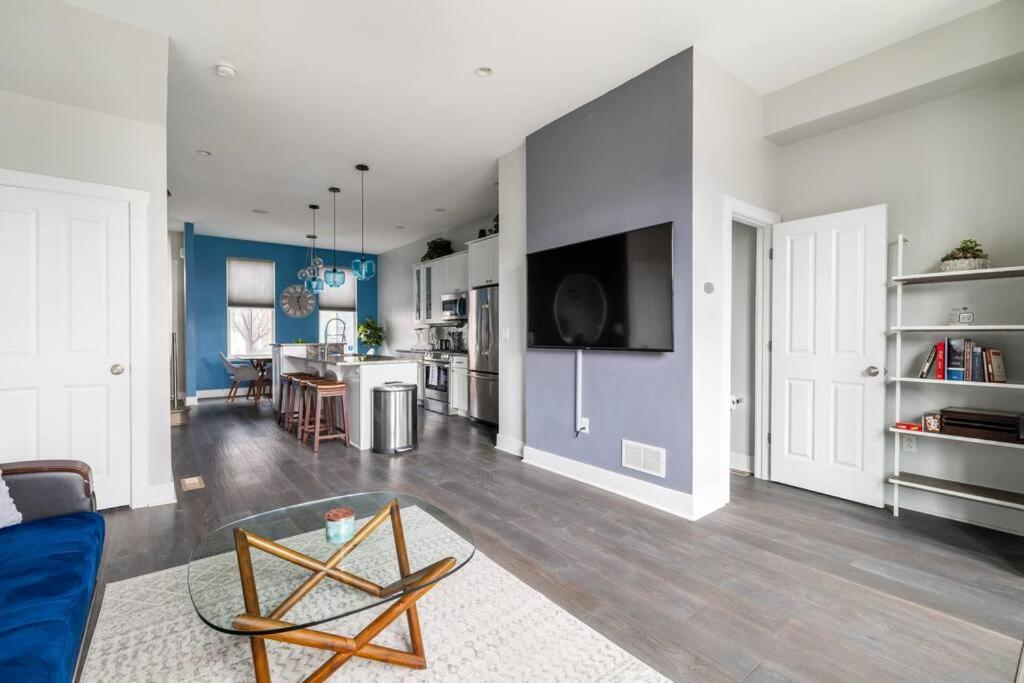 Stadiumview Villa: Pet-Friendly 4BR with City Vistas Pittsburgh Exterior photo