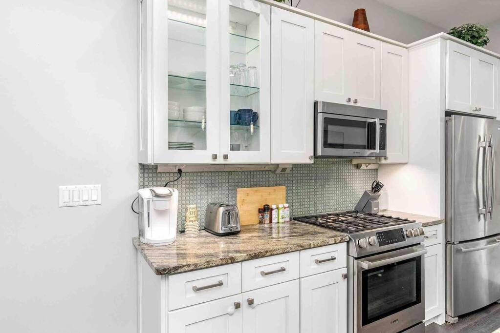 Stadiumview Villa: Pet-Friendly 4BR with City Vistas Pittsburgh Exterior photo