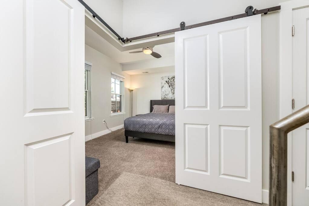 Stadiumview Villa: Pet-Friendly 4BR with City Vistas Pittsburgh Exterior photo