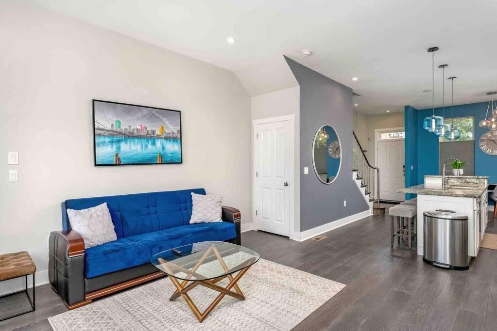 Stadiumview Villa: Pet-Friendly 4BR with City Vistas Pittsburgh Exterior photo