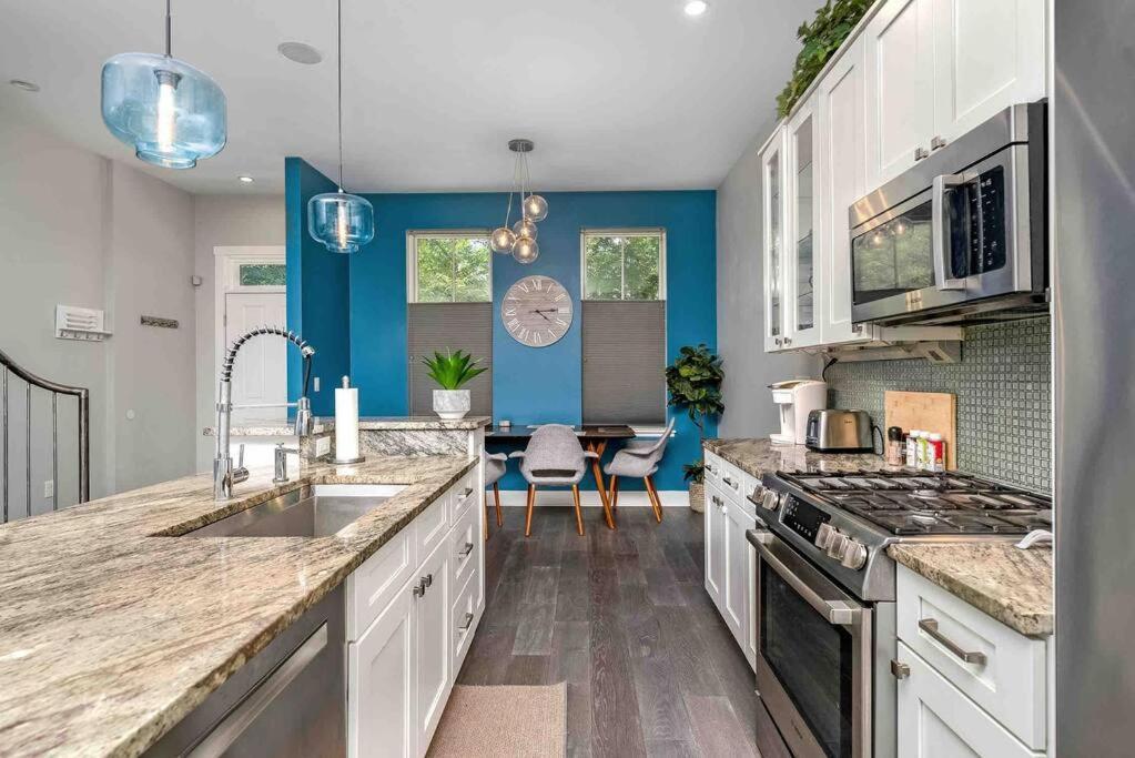 Stadiumview Villa: Pet-Friendly 4BR with City Vistas Pittsburgh Exterior photo