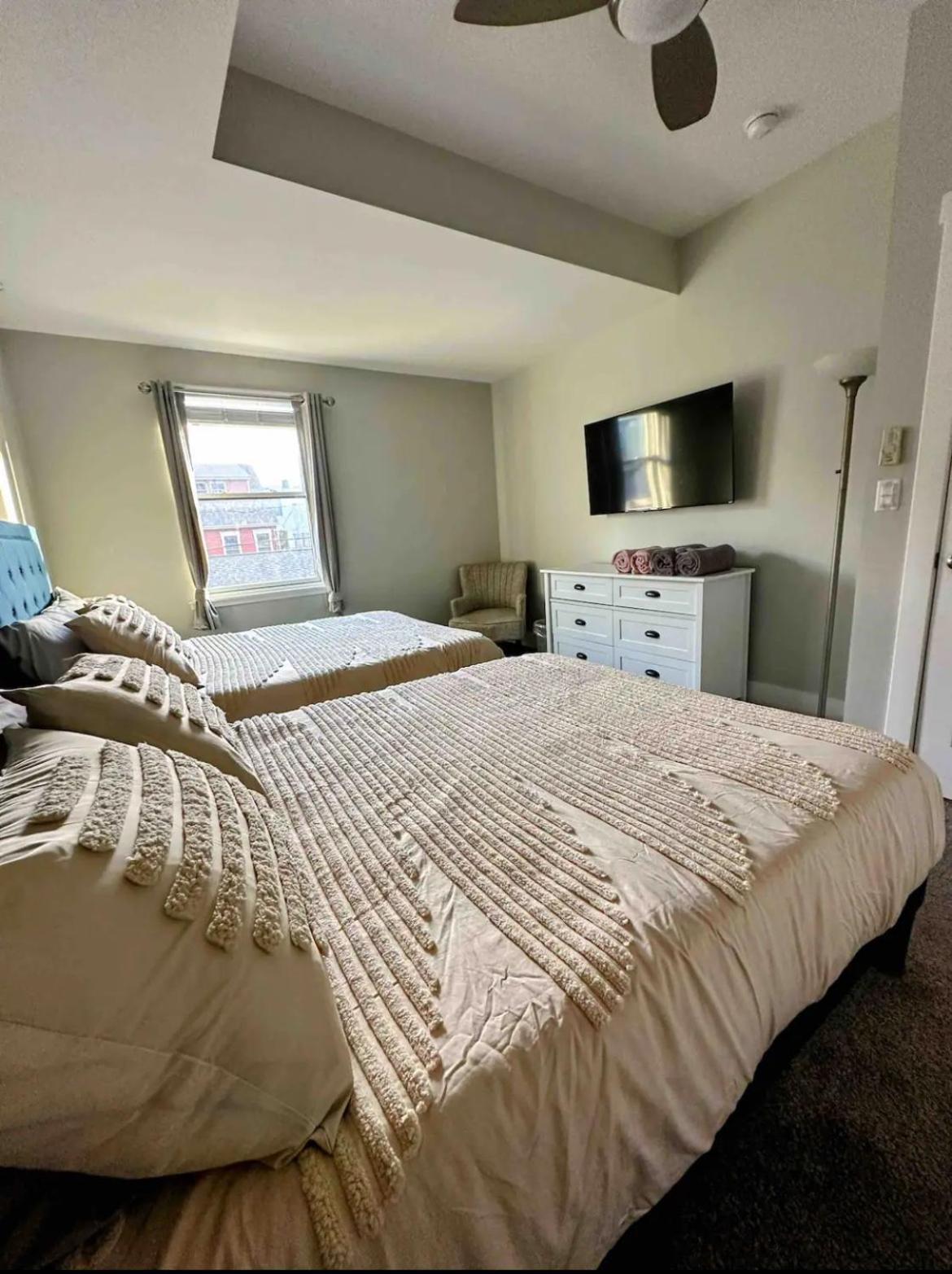 Stadiumview Villa: Pet-Friendly 4BR with City Vistas Pittsburgh Exterior photo